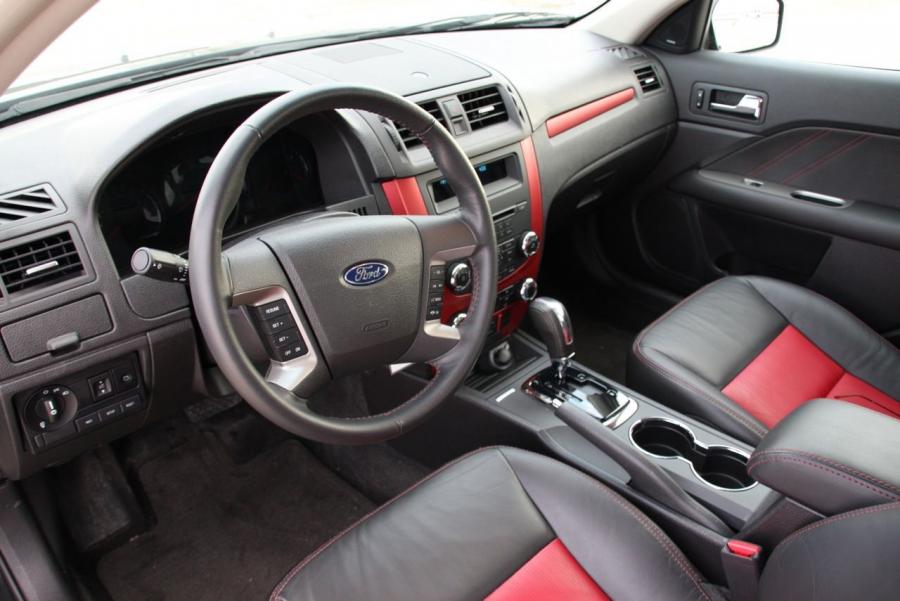  Ford Fusion Sport 2010 года  (фото 18 из 37)